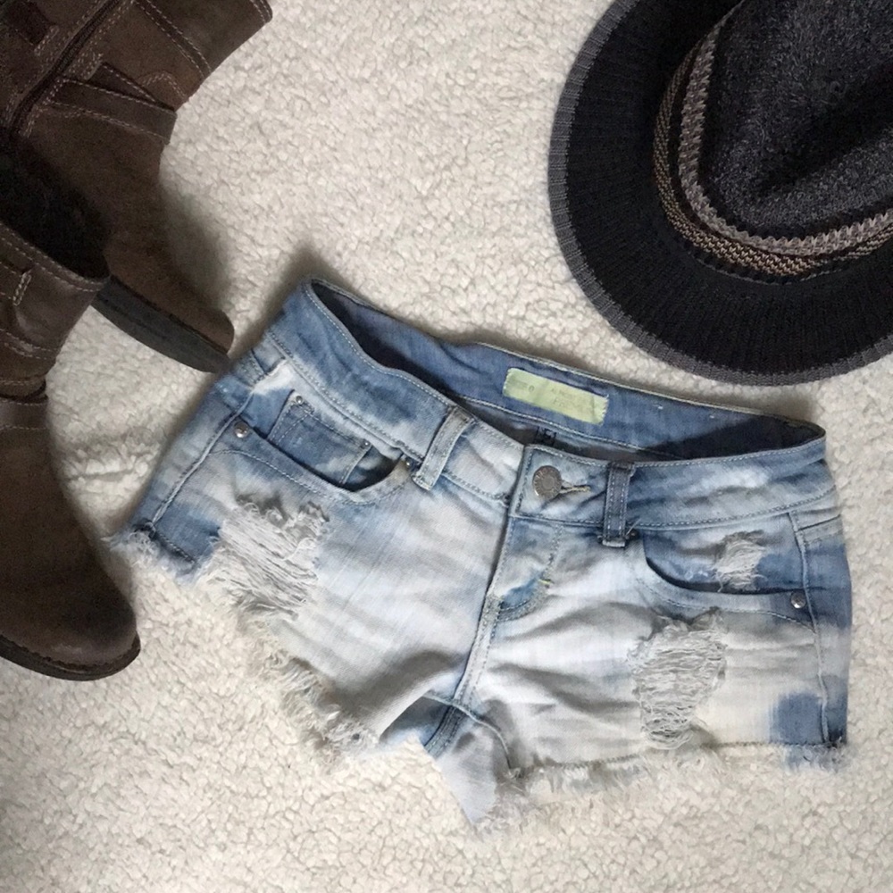 SOLD❗️ALMOST FAMOUS PREMIUM distressed jean shorts - Picture 8 of 8